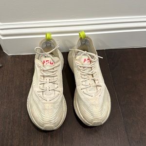 APL streamline running shoe